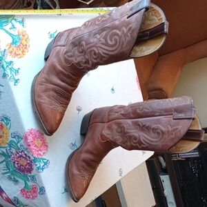 Justin Cowboy Boots. 9 1/2. Used.